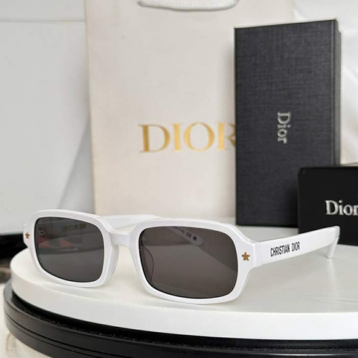 Picture of Dior Sunglasses _SKUfw77709928fw